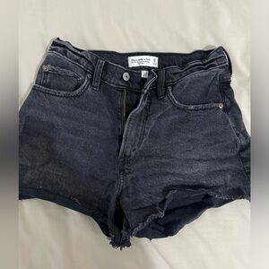 Abercrombie curve love 90s relaxed cutoff shorts